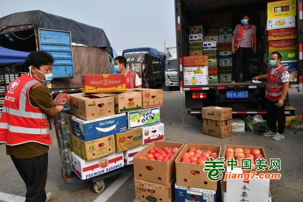 北京：新發(fā)地市場復(fù)市 平價(jià)走貨 ()