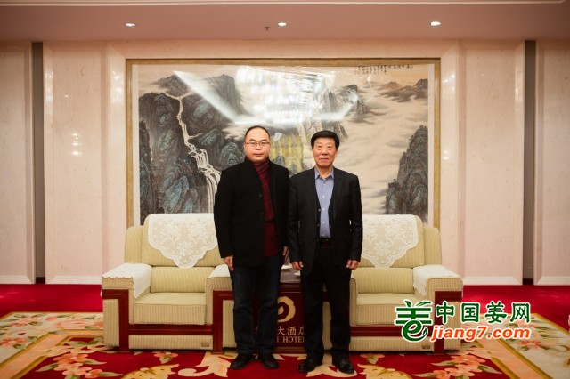 與領(lǐng)導(dǎo)合影